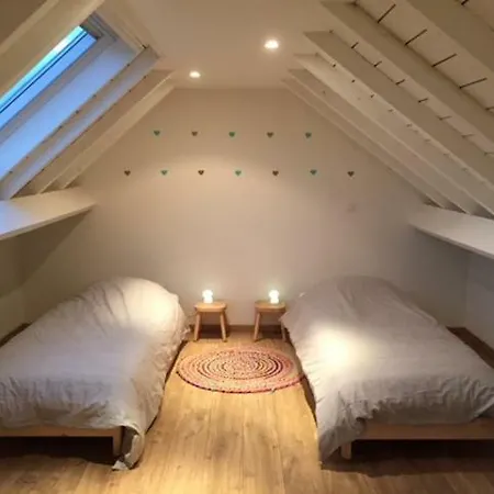 De Veldmuis, Met Mooie Speelhoek En Speelhuis *
